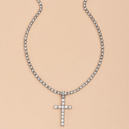 Ženska dijamantna ogrlica s križem