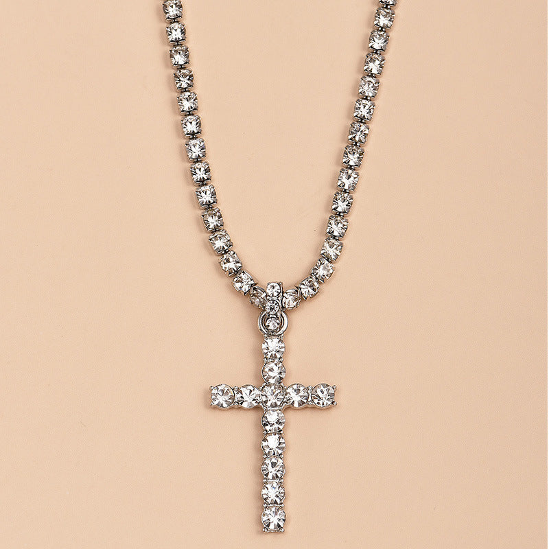 Ženska dijamantna ogrlica s križem